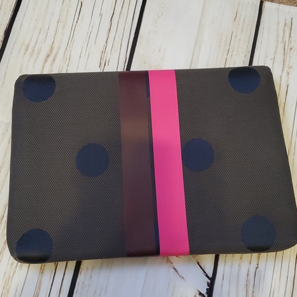 NWOT OVERSIZED BELLAMY CLUTCH IN OLIVE DOT - Picture 2 of 4